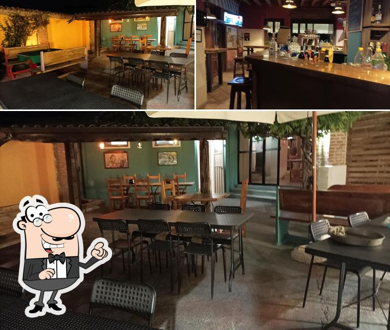 Dai un'occhiata agli interni di Bar Pinocchio