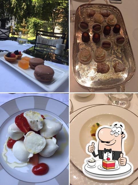 Palazzo Parigi Hotel & Grand Spa Milano serve un'ampia varietà di dessert