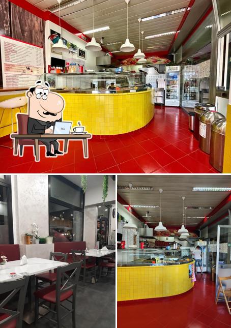 Gli interni di Pizzeria DA MICHELE