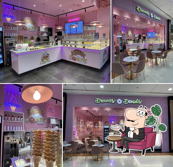Gli interni di Dreams Donuts