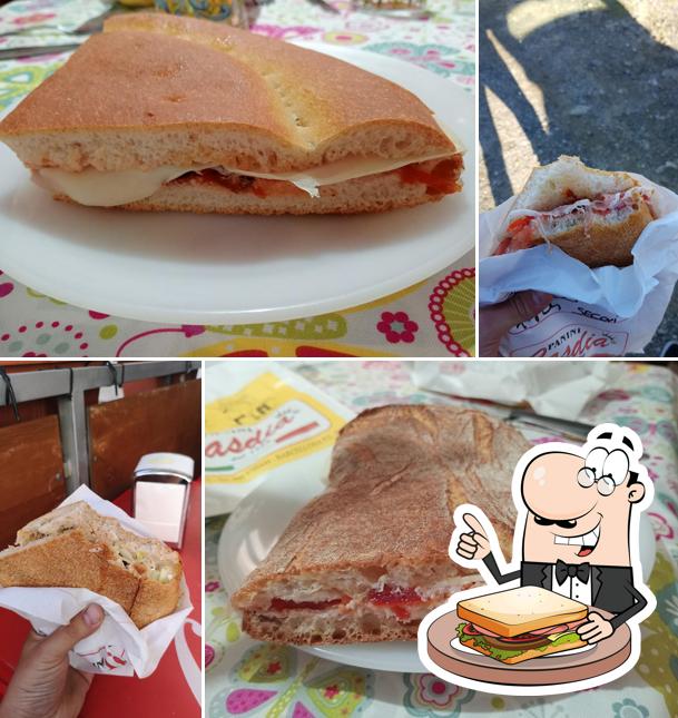 Scegli un panino a Panini Casdia