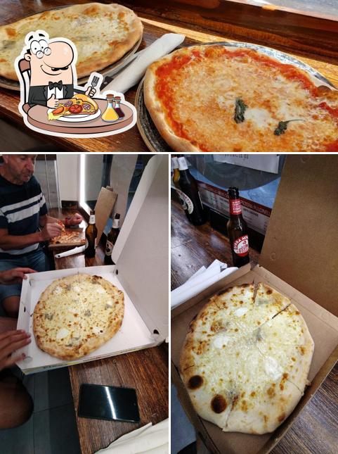 A Nuova Pizzeria Pulcinella, puoi goderti una bella pizza
