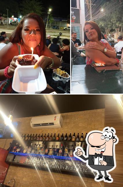 A imagem do The pub’s exterior e interior