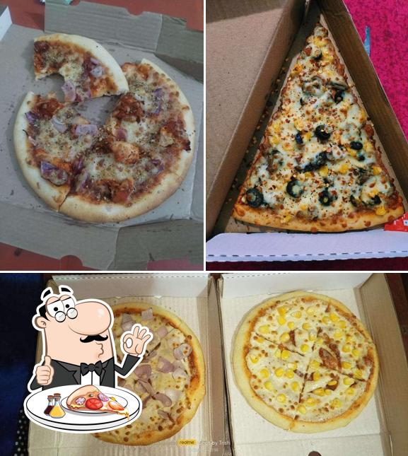 Pick pizza at La Pino'z Pizza