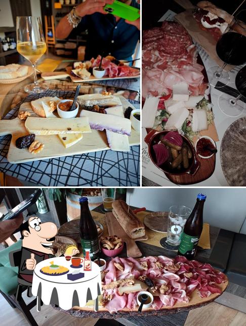 Piatto di formaggi al Vinoteca Busto Arsizio - Vineria Spiritoseria