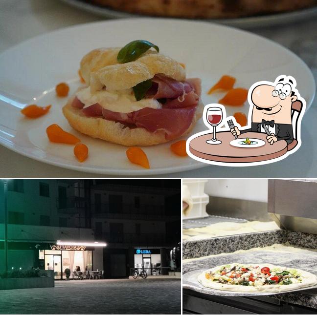 Guarda la foto che mostra la cibo e esterno di Savoia Pizzeria Napoletana