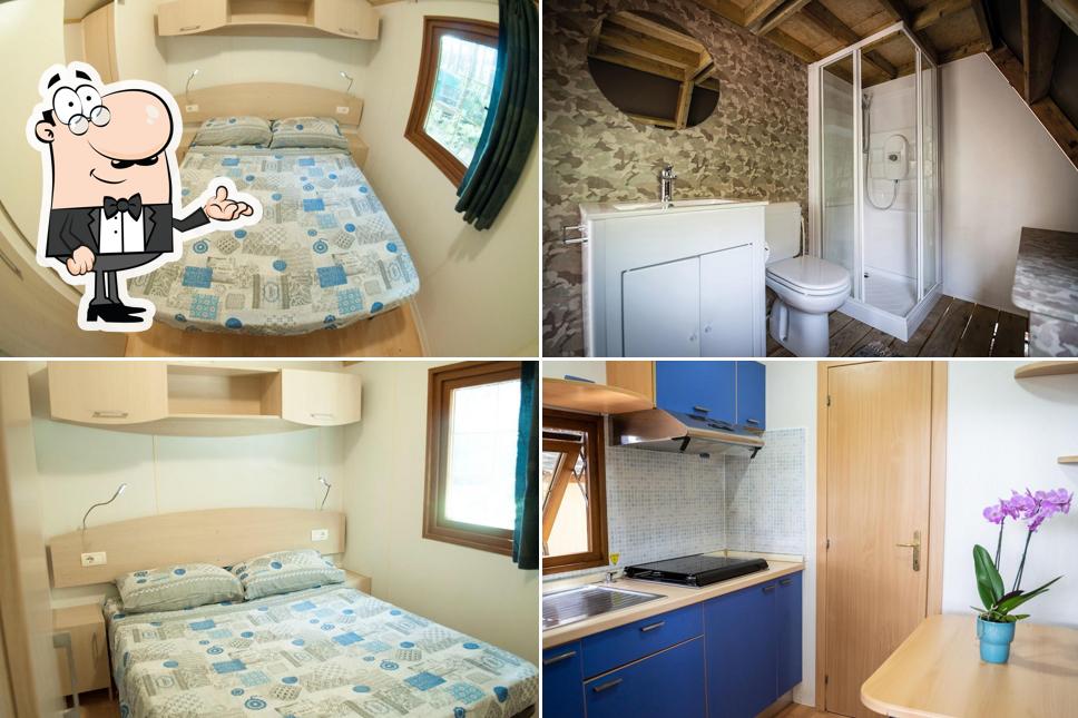 Siediti a un tavolo di Camping Village Mare Pineta