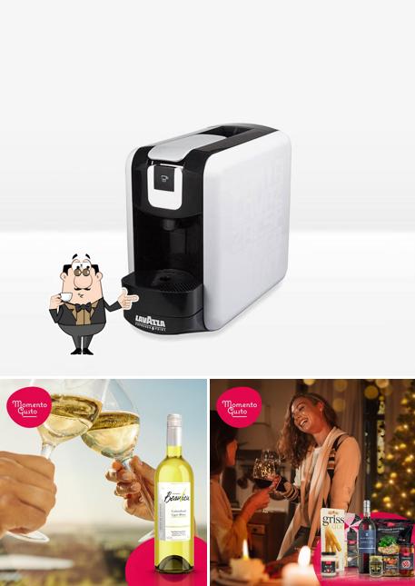 Goditi un drink a Momento Gusto