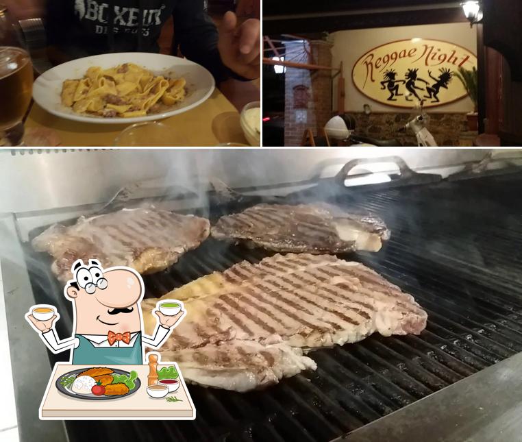 Dai un’occhiata alla foto che mostra la cibo e interni di Reggae Night Pub