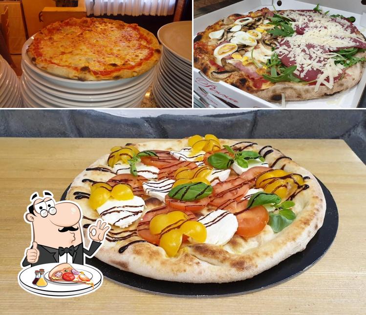 A Pizzeria Sant'Agata, puoi prenderti una bella pizza