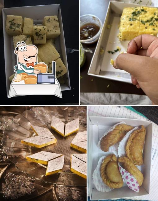 Garlic bread at Brijwasi Sweets