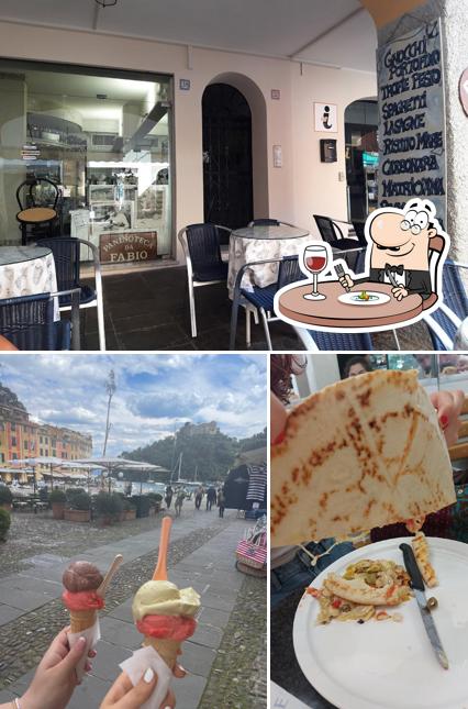 La cibo e interni del ristorante