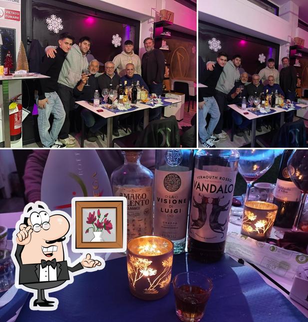 Jmeiper Caffè si caratterizza per la interni e bevanda