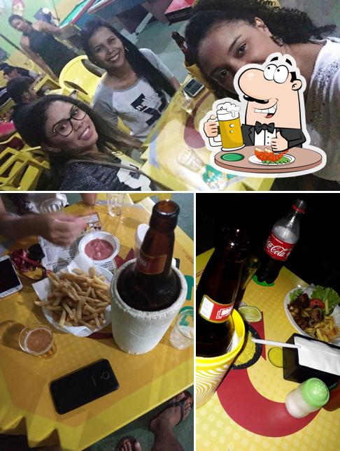 Você pode tomar uma tulipa de cerveja leve ou escura