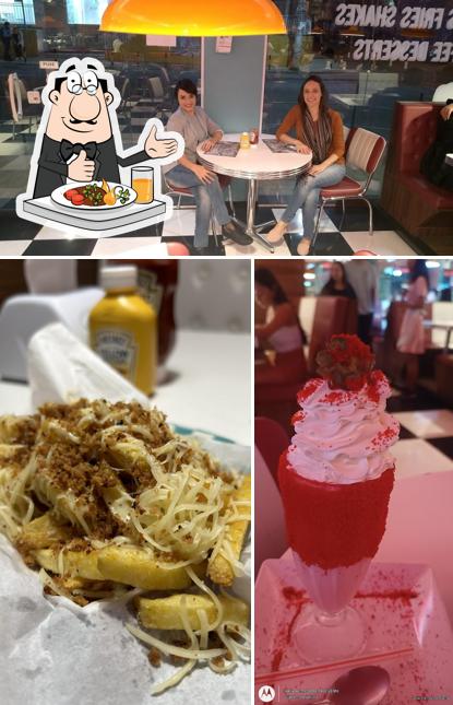 A Darling Diner Hamburgueria se destaca pelo comida e interior