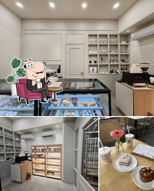 Take a seat at one of the tables at Bakken Frisk