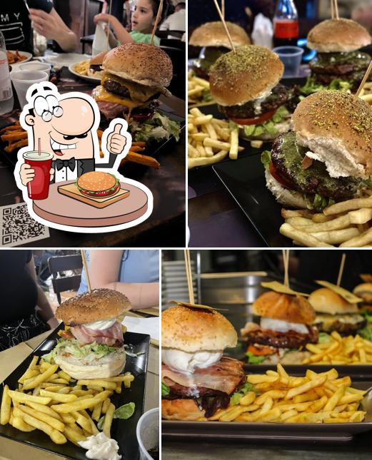 Ordina un hamburger a La Caverna Del Mastro Birraio