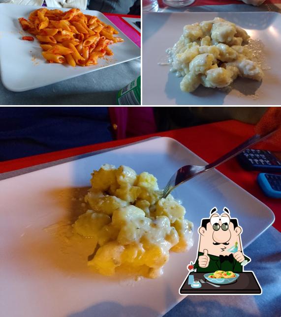 Maccheroni al formaggio al Pizzeria Petit bar