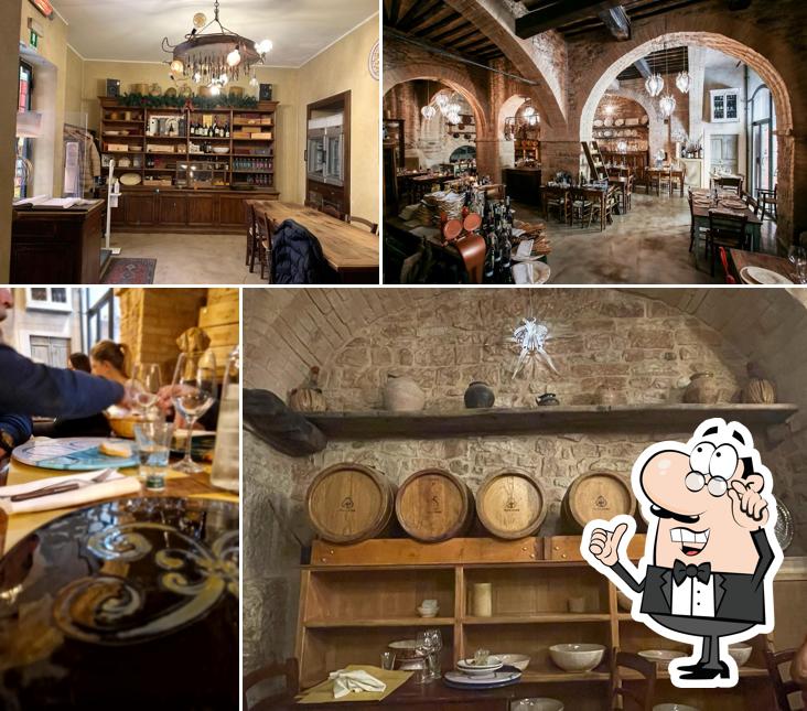 Siediti a un tavolo di Ristorante La Cantina Di Spello
