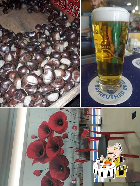 Tra le varie cose da Bar Abruzzo 2000 si possono trovare la cibo e interni
