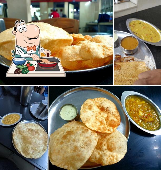 Chicken curry at Swamys Cafe since 1969