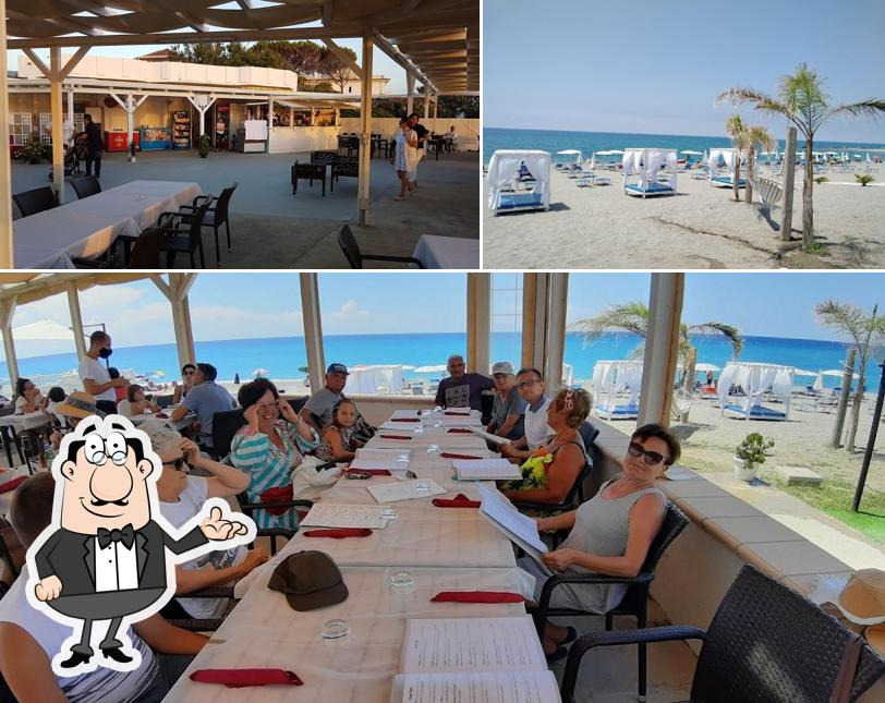 Dai un'occhiata agli interni di Corsaro Beach Club