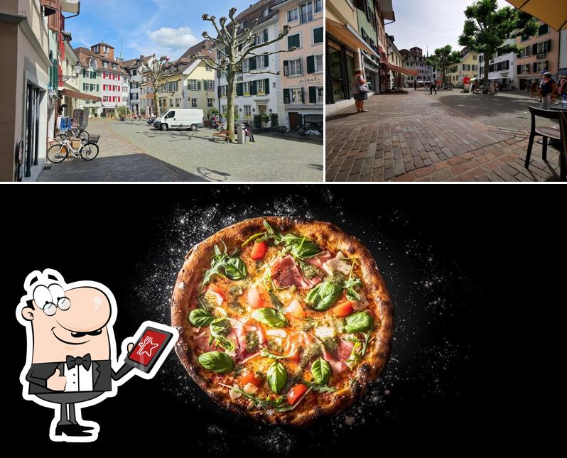 Questa è la immagine che presenta la esterno e cibo di FRYHOF