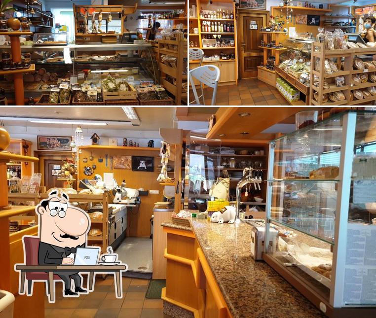 Siediti a un tavolo di Bar Talù