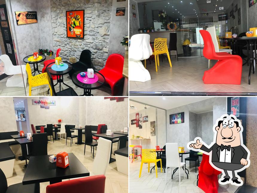 Siediti a un tavolo di Kaos Cafffè