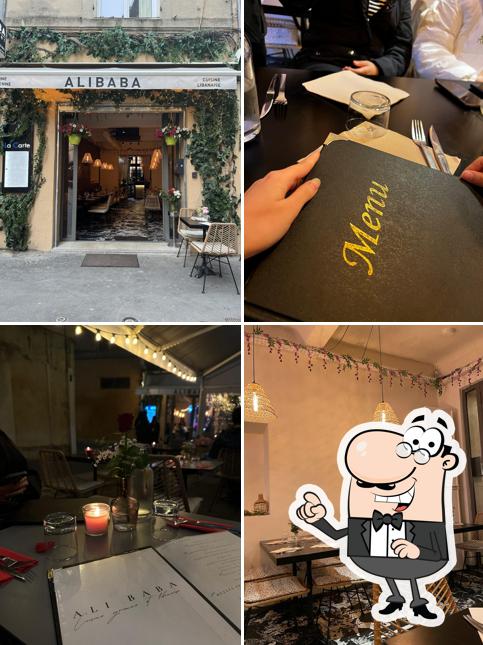 Installez-vous à l'une des tables de Alibaba