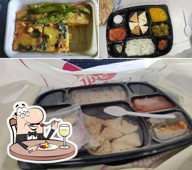 Food at Radhe Dhokla