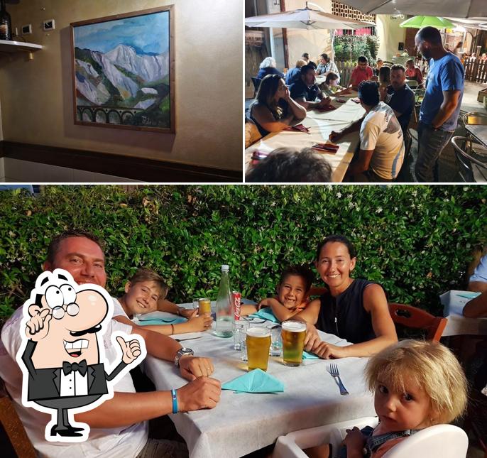 Dai un'occhiata agli interni di Pizzeria 2.0