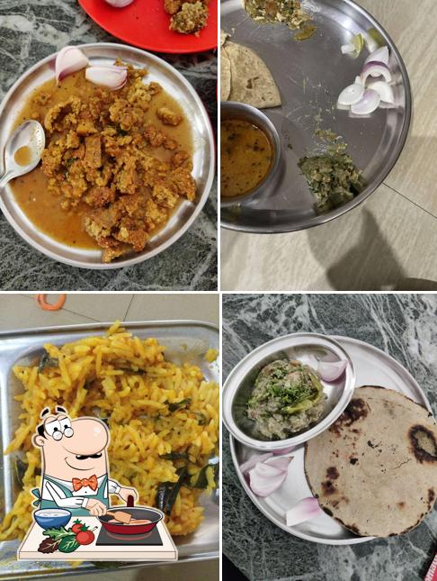 Chicken curry at Jalgaon Bharit Center
