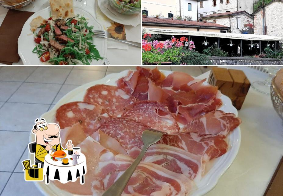 La foto della cibo e esterno di La Pania