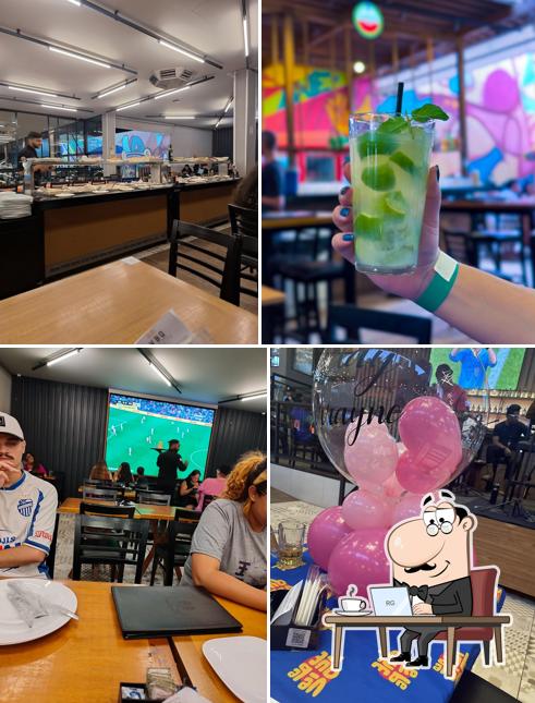 Sente em uma das mesas no VBQ Samambaia