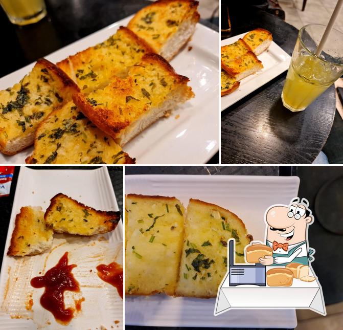 Garlic bread at Café Coffee Day