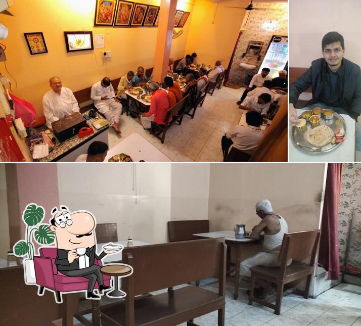 Check out how Mishra Marwari bhojnalaya looks inside