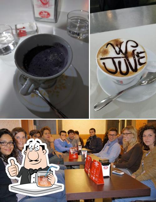 Questa è la immagine che mostra la bevanda e interni di Bar Tropical