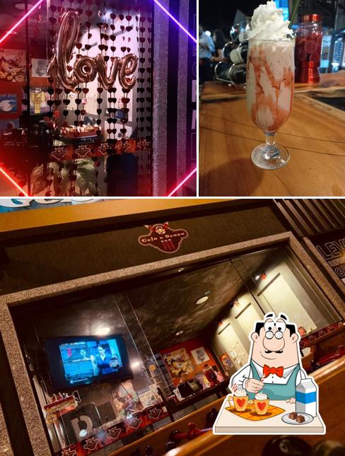 Desfrute de uma bebida no GELO E BRASA PUB