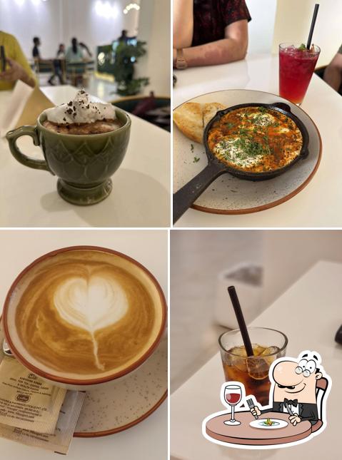 This is the image depicting food and drink at Café Flourista