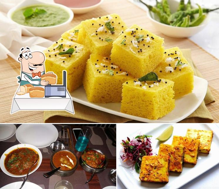 Garlic bread at Crystal Lounge