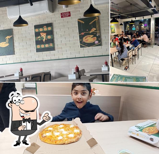 Take a seat at one of the tables at Drizzles Pizza Mavdi