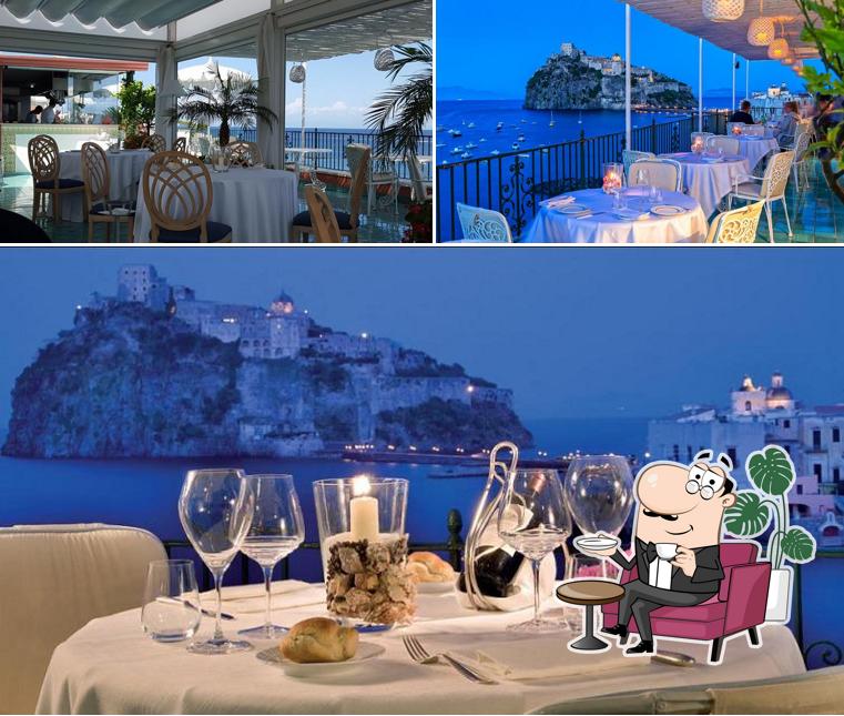 Siediti a un tavolo di Ristorante La Lampara