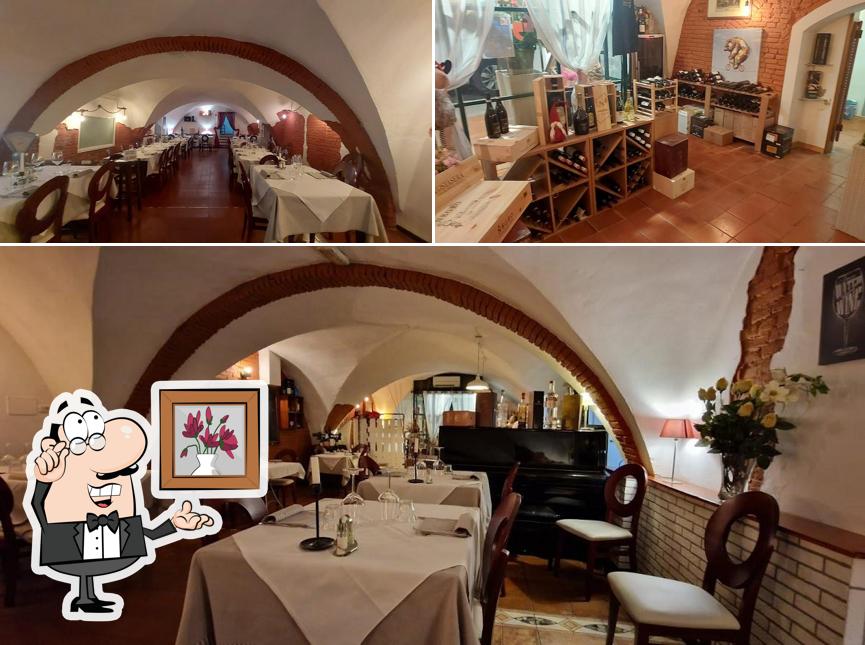 Dai un'occhiata agli interni di Taverna dei Servi