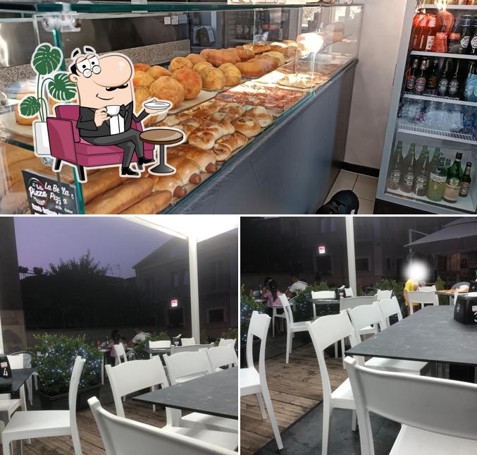 Dai un'occhiata agli interni di La Bella Pizza