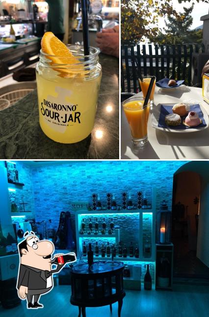 La bevanda e bancone da bar del ristorante