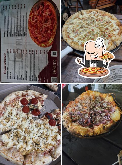 Consiga pizza no Forneria - Pizzaria , Esfihas em Taperapuan Porto Seguro