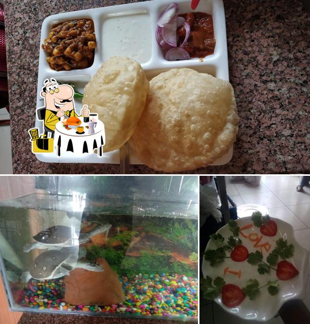 Food at Mitran Da Junction