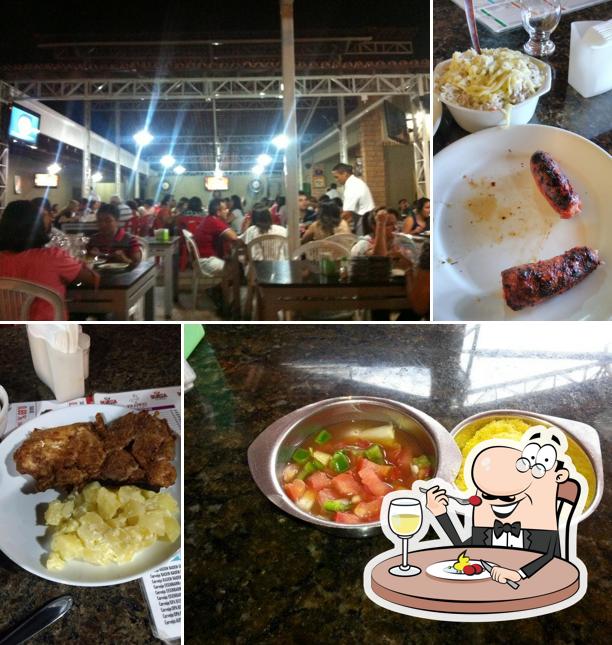 Comida em Restaurante Frango Leste
