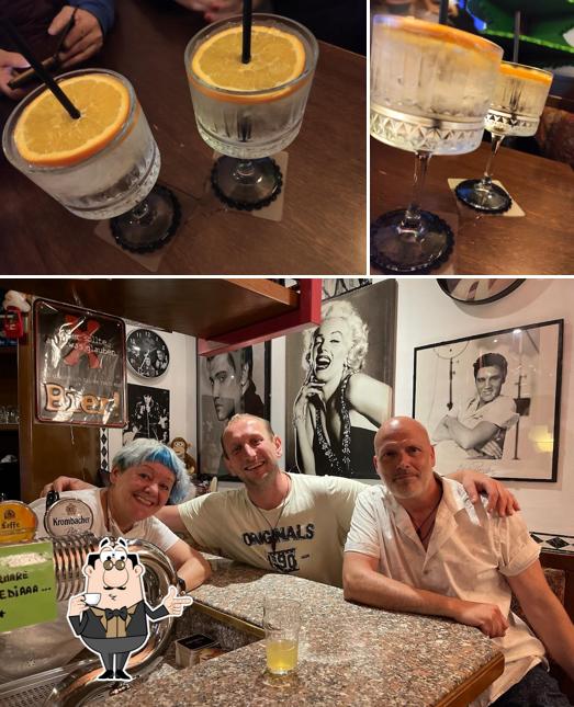 Goditi qualcosa da bere a Jessy Pub di Savi Monica Goditi qualcosa da bere a Jessy Pub di Savi Monica